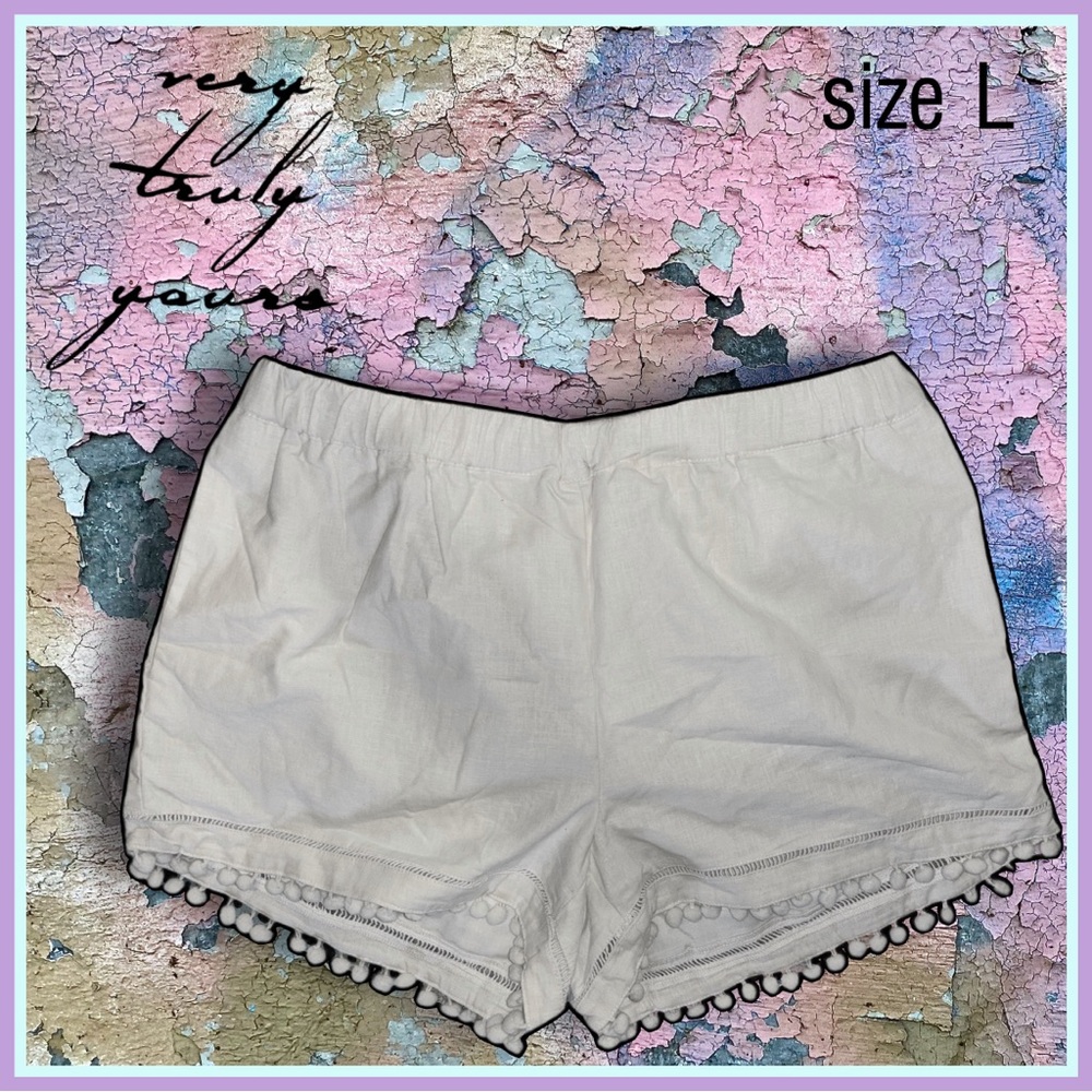 VERY TRULY YOURS cute AF white cotton SHORTS size L